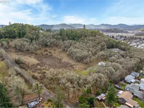 2880 NE Parker Street Roseburg OR 97470