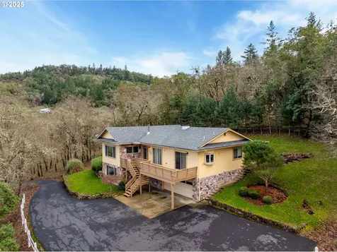 2880 NE Parker Street Roseburg OR 97470