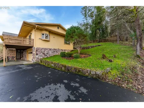 2880 NE Parker Street Roseburg OR 97470