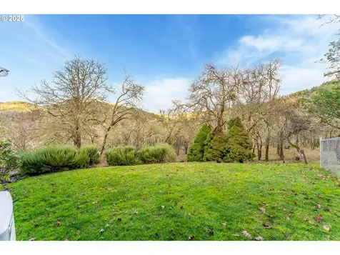 2880 NE Parker Street Roseburg OR 97470
