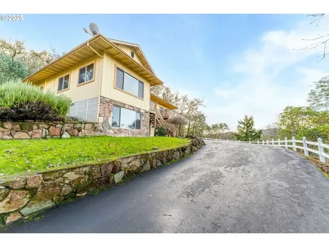 2880 NE Parker Street Roseburg OR 97470