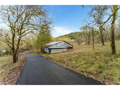 2880 NE Parker Street Roseburg OR 97470