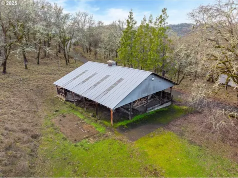 2880 NE Parker Street Roseburg OR 97470