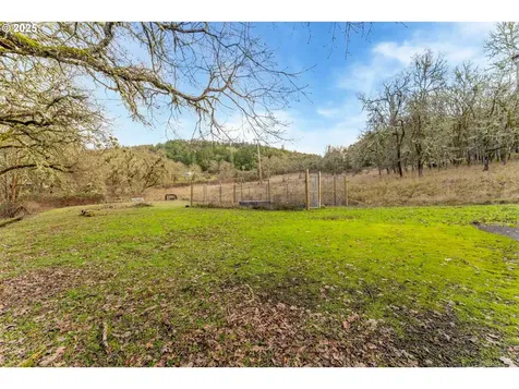 2880 NE Parker Street Roseburg OR 97470