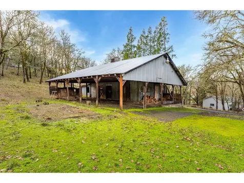 2880 NE Parker Street Roseburg OR 97470
