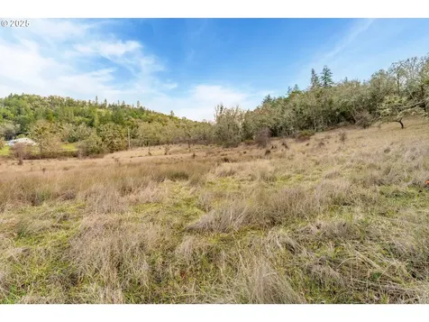 2880 NE Parker Street Roseburg OR 97470