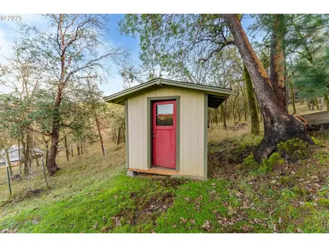 2880 NE Parker Street Roseburg OR 97470