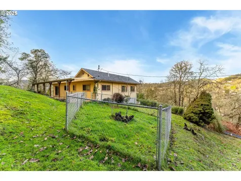2880 NE Parker Street Roseburg OR 97470