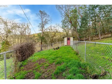 2880 NE Parker Street Roseburg OR 97470
