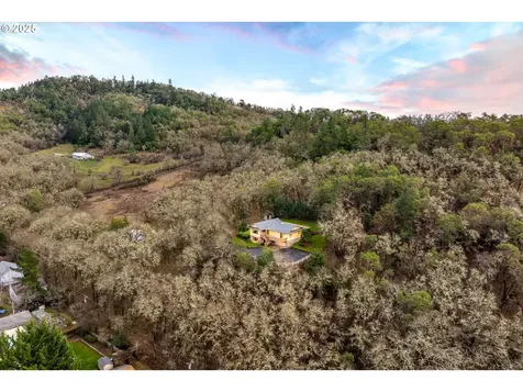 2880 NE Parker Street Roseburg OR 97470