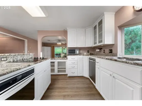 2880 NE Parker Street Roseburg OR 97470