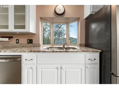 2880 NE Parker Street Roseburg OR 97470