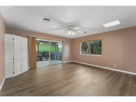 2880 NE Parker Street Roseburg OR 97470