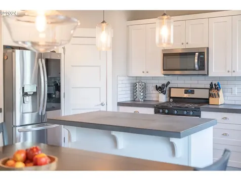 1306 NE Hoover Loop Bend OR 97701