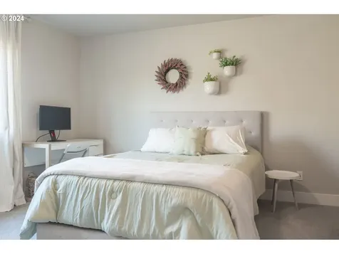 1306 NE Hoover Loop Bend OR 97701