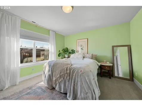 1306 NE Hoover Loop Bend OR 97701
