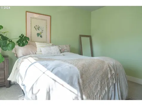 1306 NE Hoover Loop Bend OR 97701