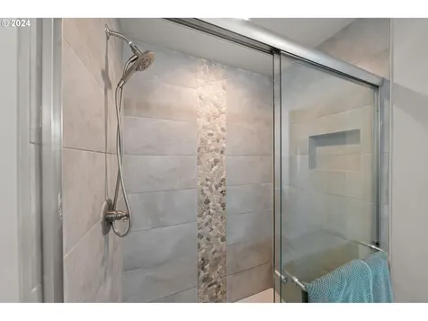 1306 NE Hoover Loop Bend OR 97701