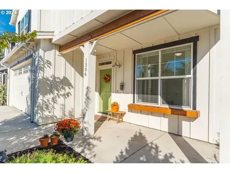 1306 NE Hoover Loop Bend OR 97701