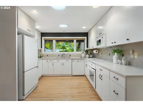 53 Touchstone Lake Oswego OR 97035