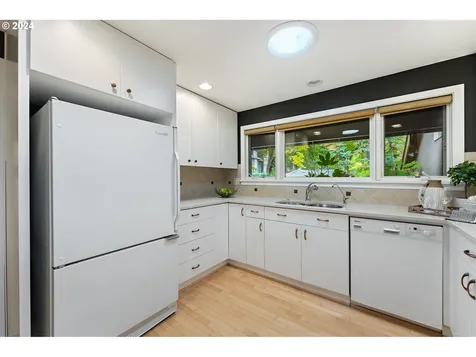 53 Touchstone Lake Oswego OR 97035