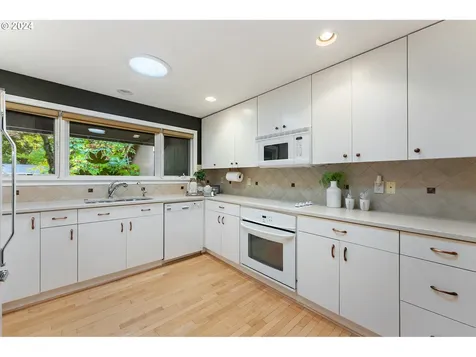 53 Touchstone Lake Oswego OR 97035