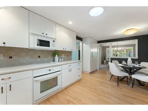 53 Touchstone Lake Oswego OR 97035