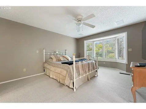 53 Touchstone Lake Oswego OR 97035
