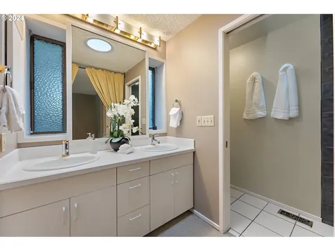 53 Touchstone Lake Oswego OR 97035