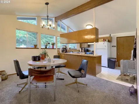8220 Sw Canyon Lane Portland OR 97225