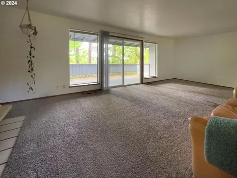 8220 Sw Canyon Lane Portland OR 97225