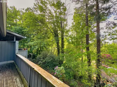 8220 Sw Canyon Lane Portland OR 97225