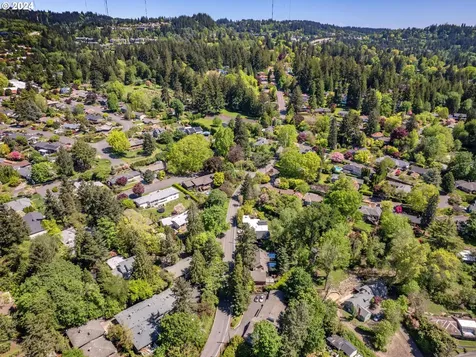 8220 Sw Canyon Lane Portland OR 97225