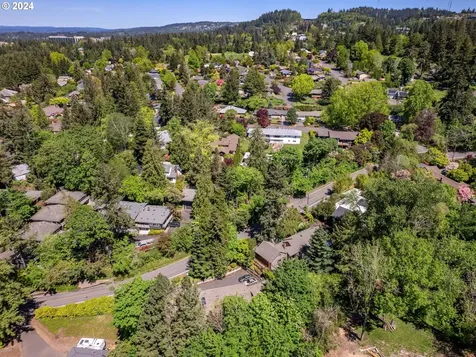 8220 Sw Canyon Lane Portland OR 97225