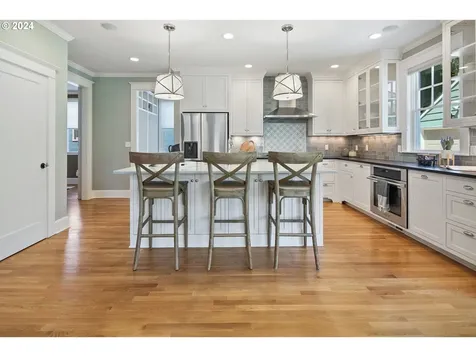4005 Ne Hazelfern Place Portland OR 97232