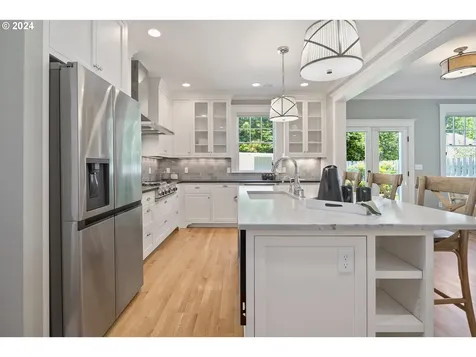 4005 Ne Hazelfern Place Portland OR 97232