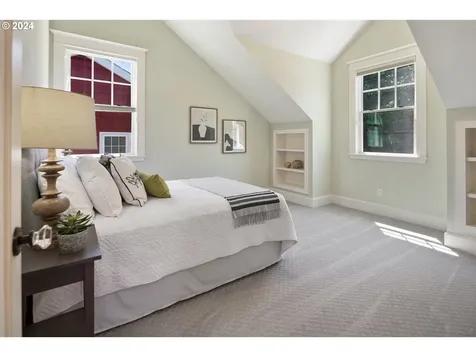 4005 Ne Hazelfern Place Portland OR 97232
