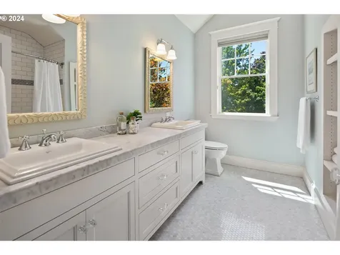 4005 Ne Hazelfern Place Portland OR 97232