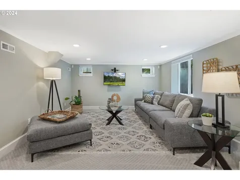 4005 Ne Hazelfern Place Portland OR 97232