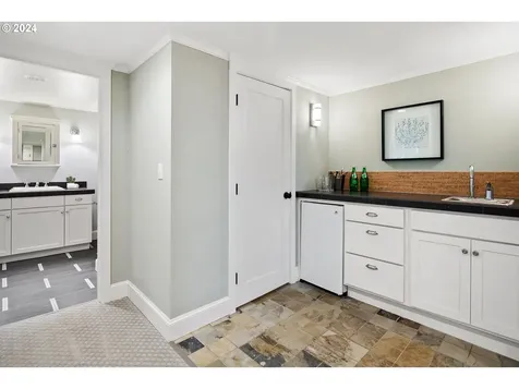 4005 Ne Hazelfern Place Portland OR 97232