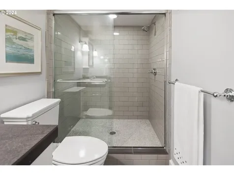 4005 Ne Hazelfern Place Portland OR 97232