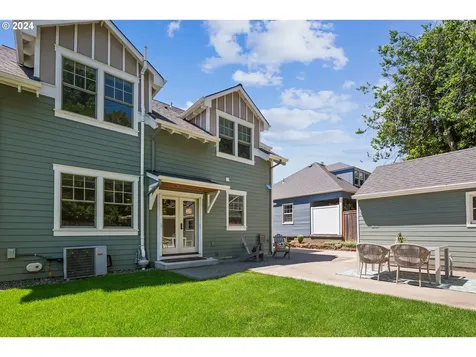 4005 Ne Hazelfern Place Portland OR 97232