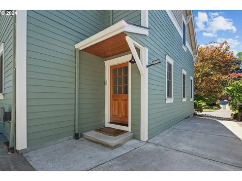 4005 Ne Hazelfern Place Portland OR 97232