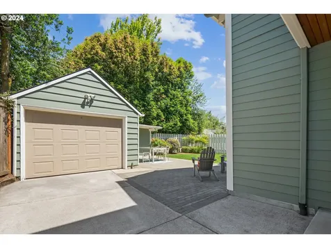4005 Ne Hazelfern Place Portland OR 97232