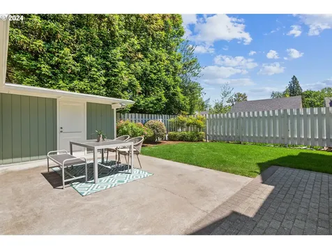 4005 Ne Hazelfern Place Portland OR 97232