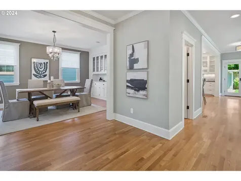 4005 Ne Hazelfern Place Portland OR 97232