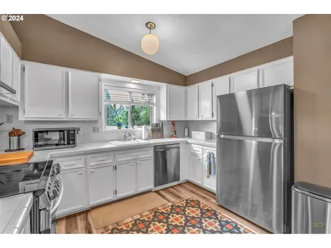 11206 Sw 49th Avenue Portland OR 97219
