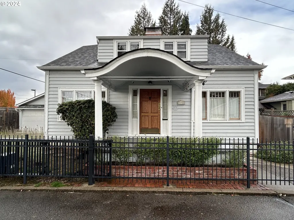 1498 Court Street NE Salem OR 97301
