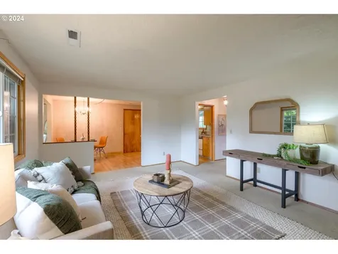 7901 NW 1st Avenue Vancouver WA 98665