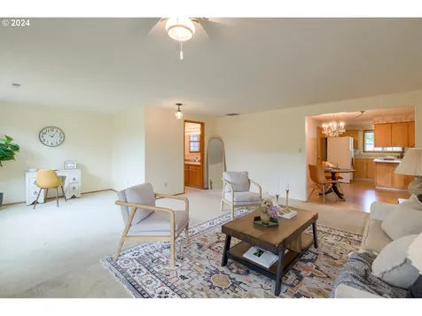 7901 NW 1st Avenue Vancouver WA 98665